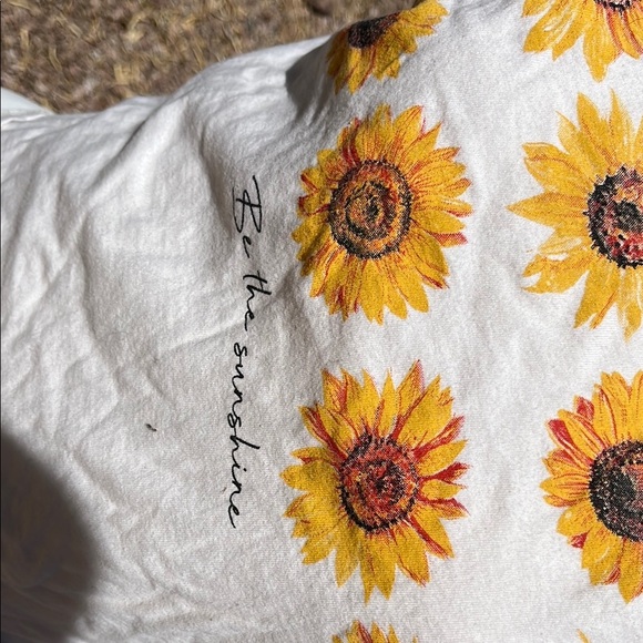 Sunflower Cropped Graphic Tee Size XS - Picture 2 of 4